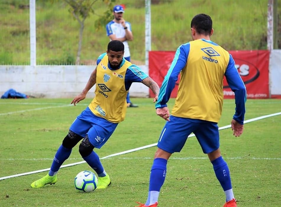 Léo quer grande jogo do Avaí diante do Botafogo para vencer na Série A