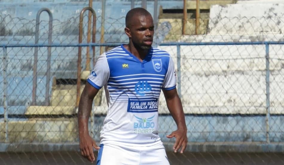 Tadeu estreia, faz gol da vitória e comemora retorno aos gramados