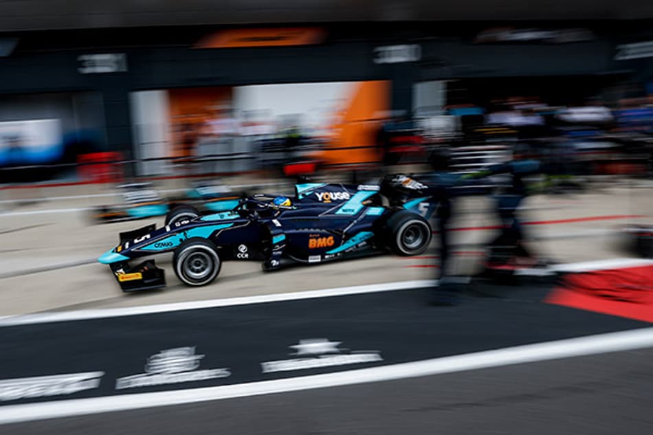 Na Inglaterra, Sérgio Sette Câmara somou mais 14 pontos na F-2