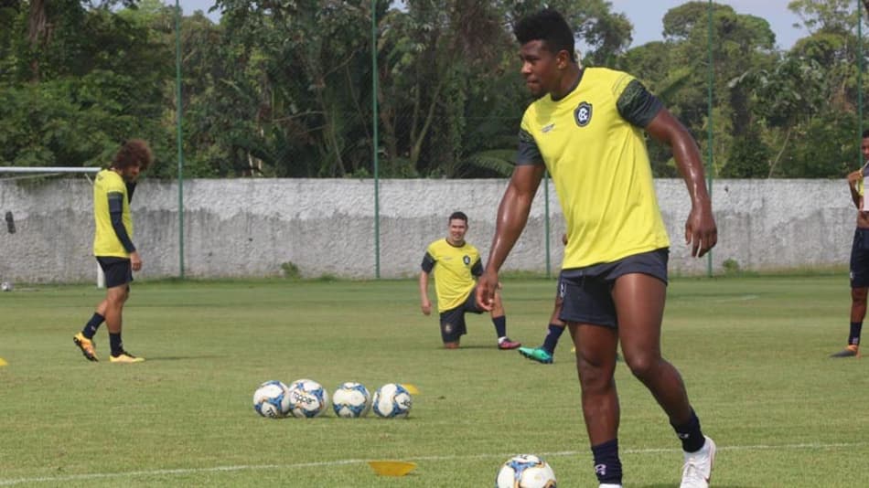 Lateral se coloca à disposição no Remo e revela ansiedade por estreia