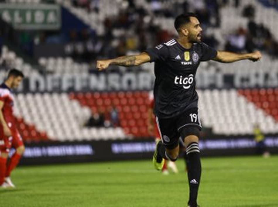 Olimpia ganha do Nacional e segue 100% no campeonato paraguaio