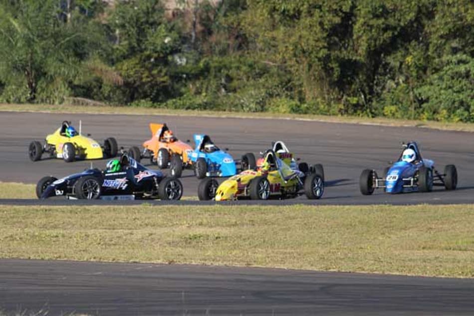 Fórmula Vee bate recorde e tem dobradinha de vitórias na Copa ECPA