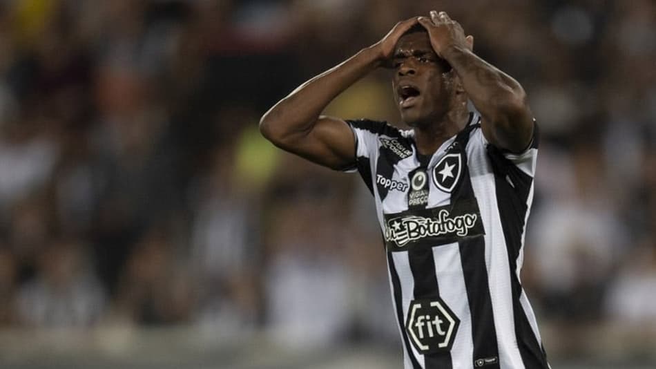 Erros individuais marcam derrota do Botafogo na Sul-Americana