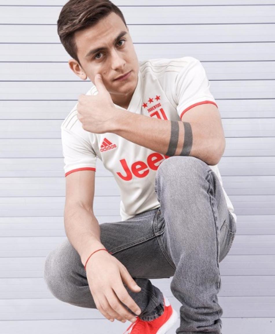 Juventus lança camisa 2, que simula 'camuflagem'; veja fotos da novidade