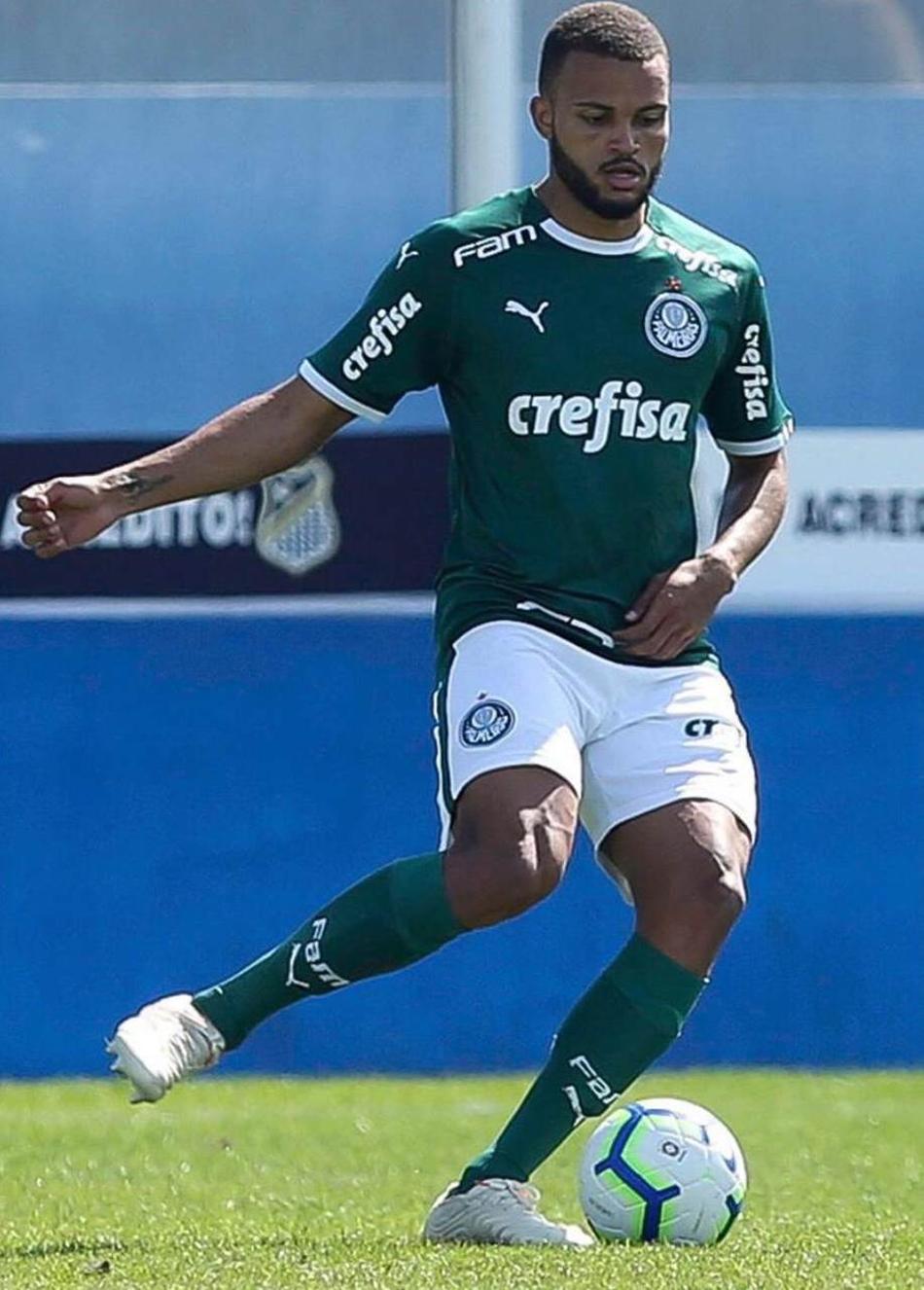 Zagueiro do Sub-20 celebra vitória do Palmeiras no Brasileirão da categoria