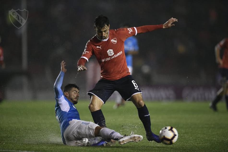 Na base da pressão, Independiente abre vantagem contra a Católica-EQU