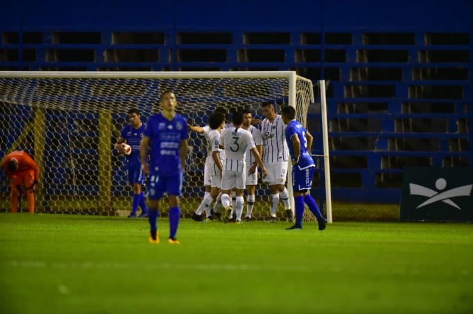 Libertad vence no complemento da rodada e segue 100% no Paraguai