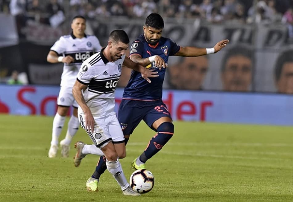 LDU se segura diante do Olimpia em Assunção e avança na Libertadores