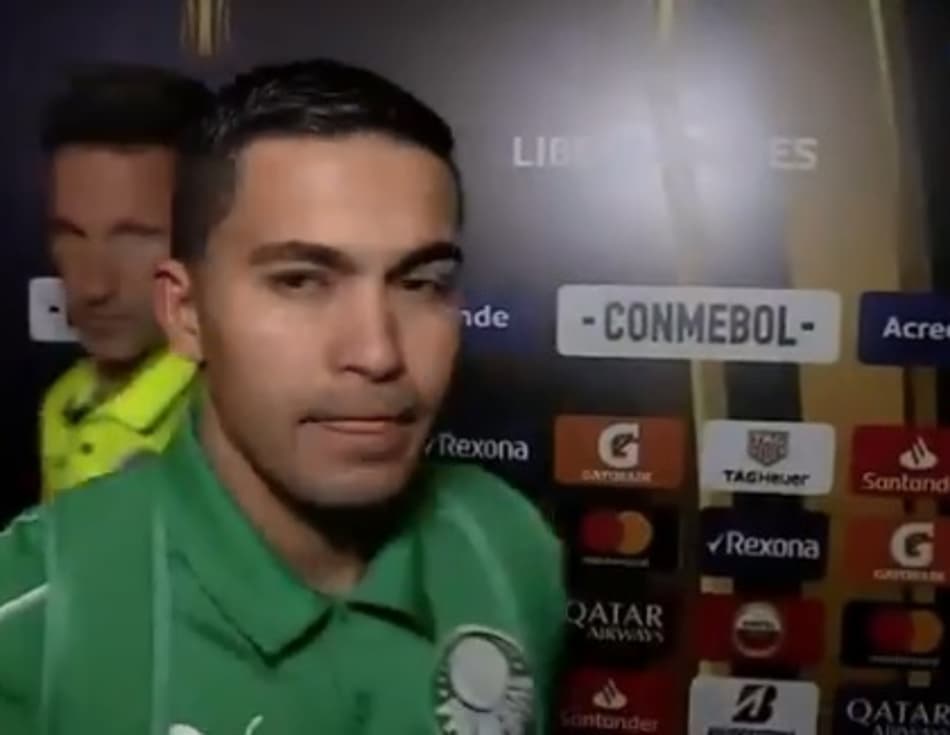 Técnico do Godoy Cruz encara Dudu na zona mista do Allianz Parque