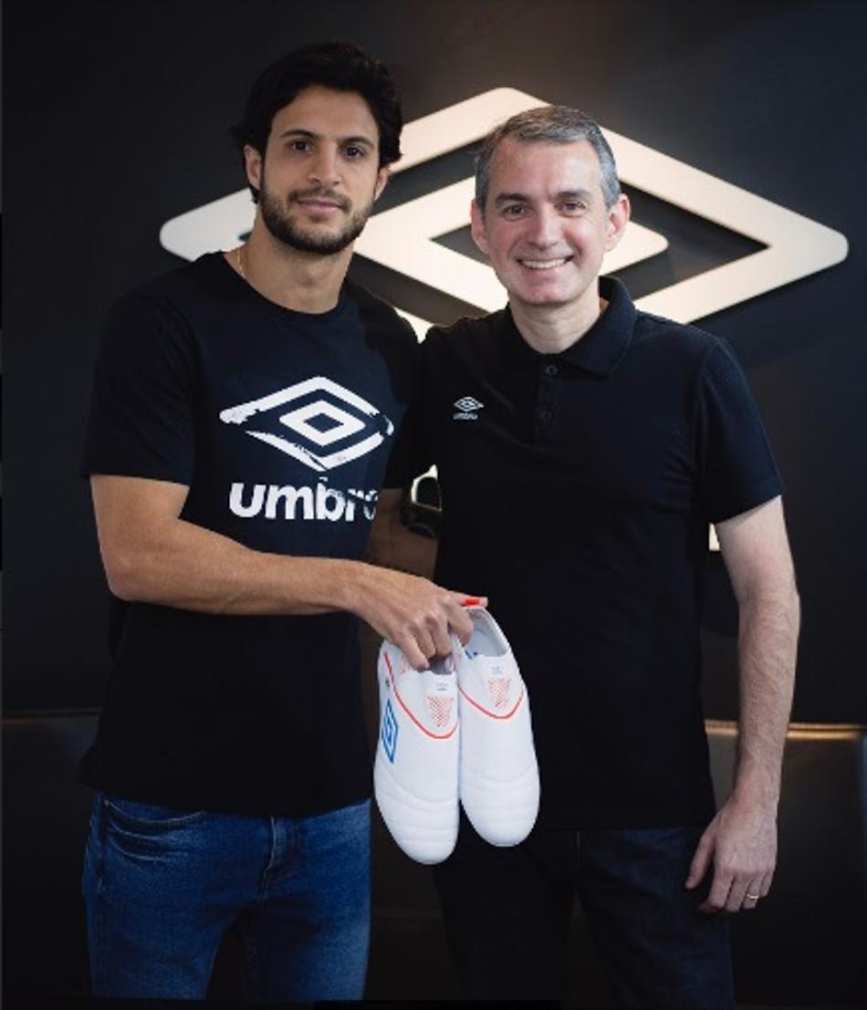 Umbro retoma investimento em atletas no Brasil e acerta contrato com Hudson