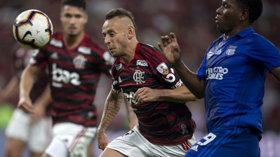 Ex-jogador do Emelec critica pênalti marcado a favor do Flamengo