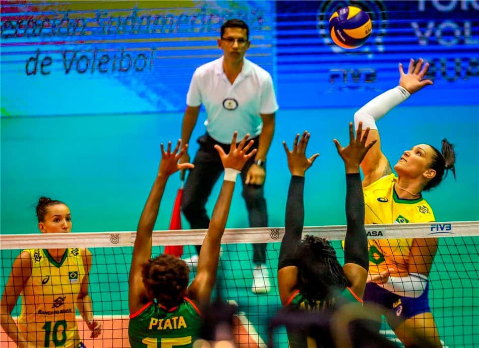 Tandara comemora volta às quadras pela Seleção Brasileira