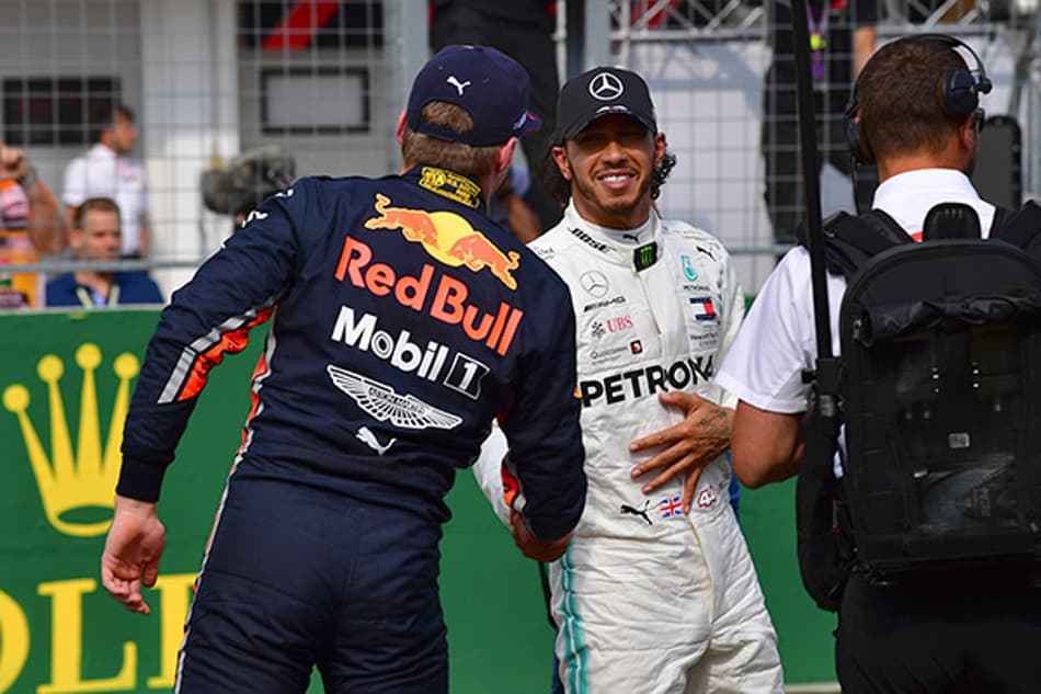 Lewis Hamilton espera ter uma boa briga amanhã depois de qualificar-se em terceiro
