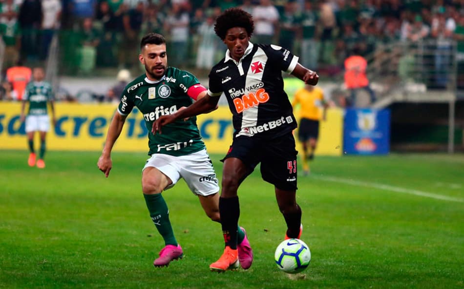 Blog do Garone: Vasco ainda tenta a contratação de um centroavante, mas reconhece dificuldade