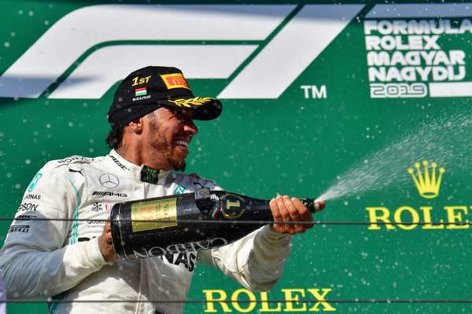 Após ficar doente, Hamilton se concentra em sua recuperação durante as férias da F1