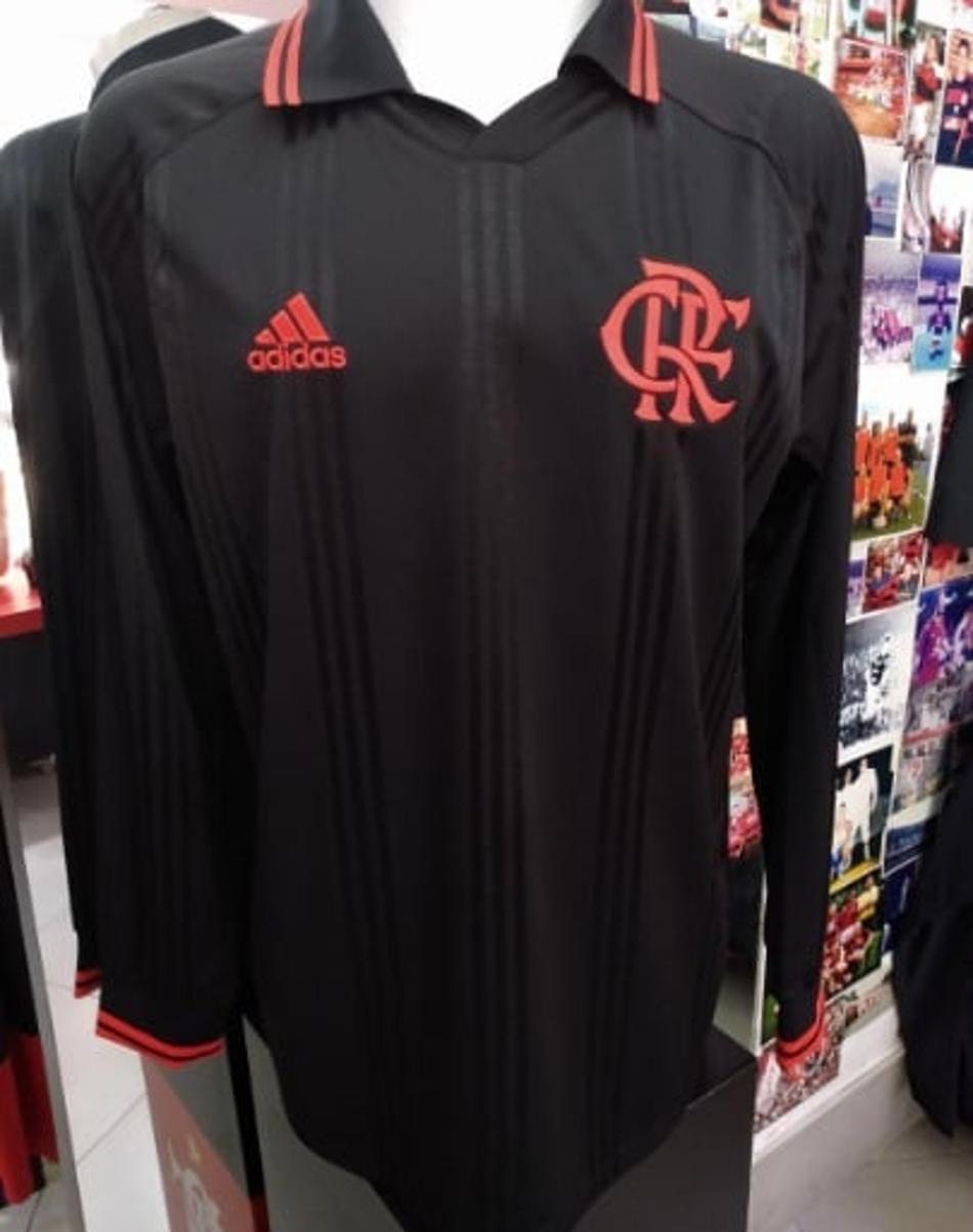 Camisa do Flamengo com 'pegada retrô' tem imagens reveladas na internet