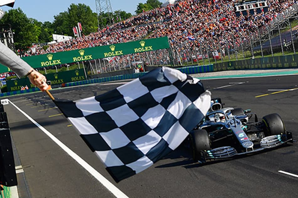 F1 reverte para bandeira quadriculada tradicional como sinal de conclusão da corrida