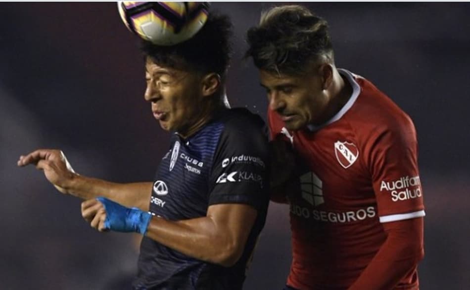 De virada e nos acréscimos, Independiente abre vantagem contra o Del Valle