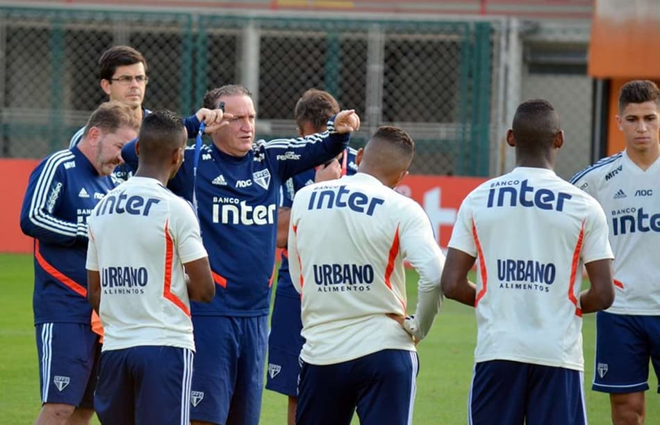 Em boa fase, São Paulo busca findar jejum de um ano em clássicos