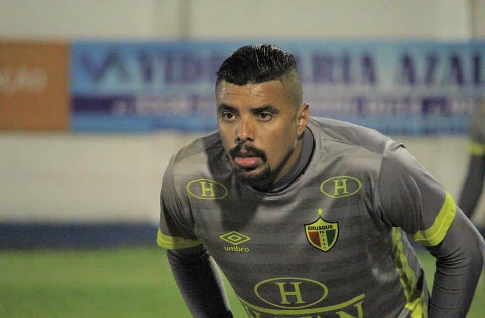 No Brusque, goleiro Zé Carlos celebra nova final e mira título da Série D