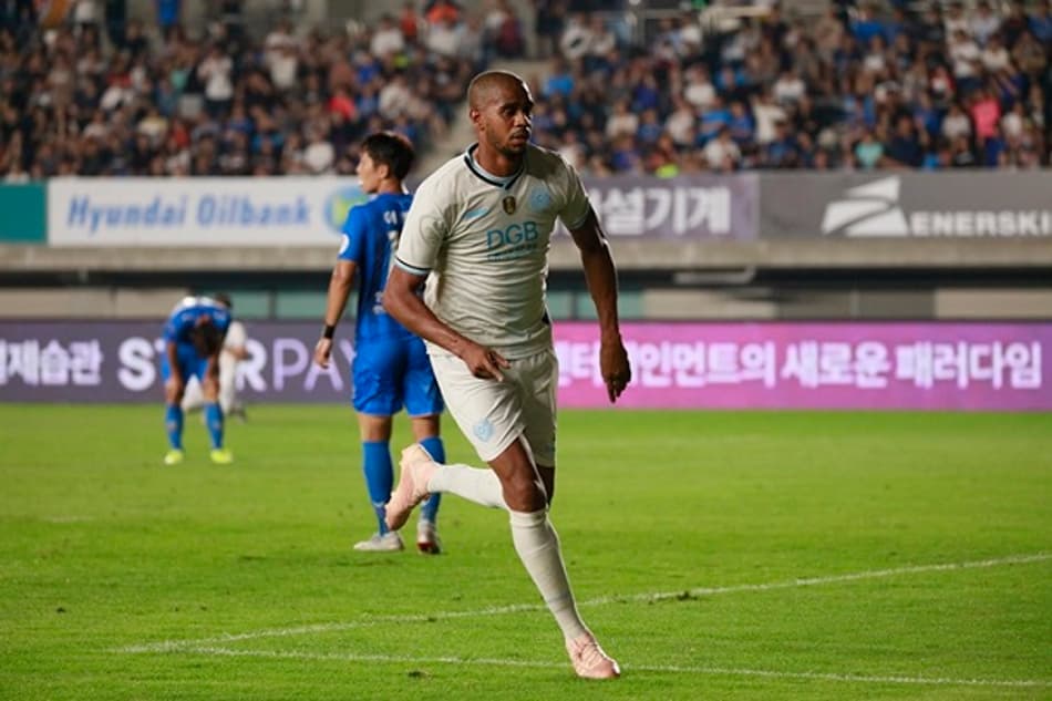 Edgar volta após dois meses parado e salva equipe contra o líder na Coreia