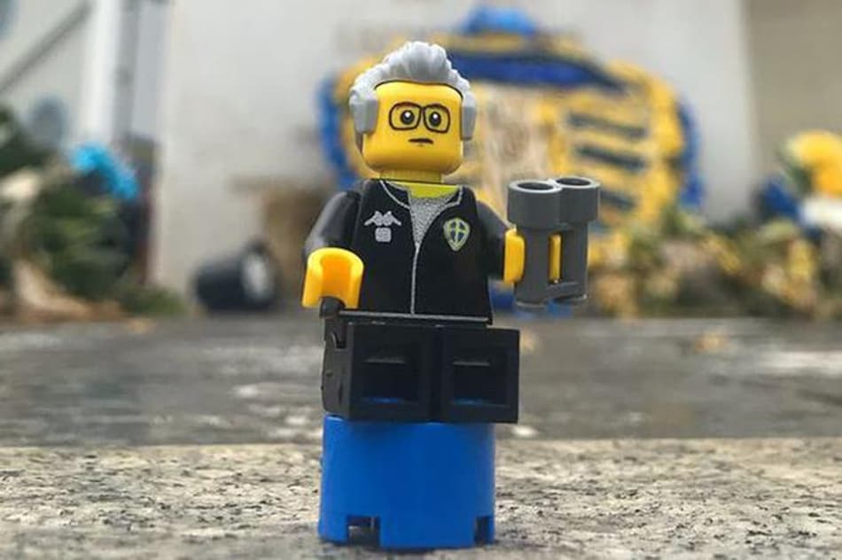 Marcelo Bielsa ganha boneco versão Lego na Inglaterra; Confira