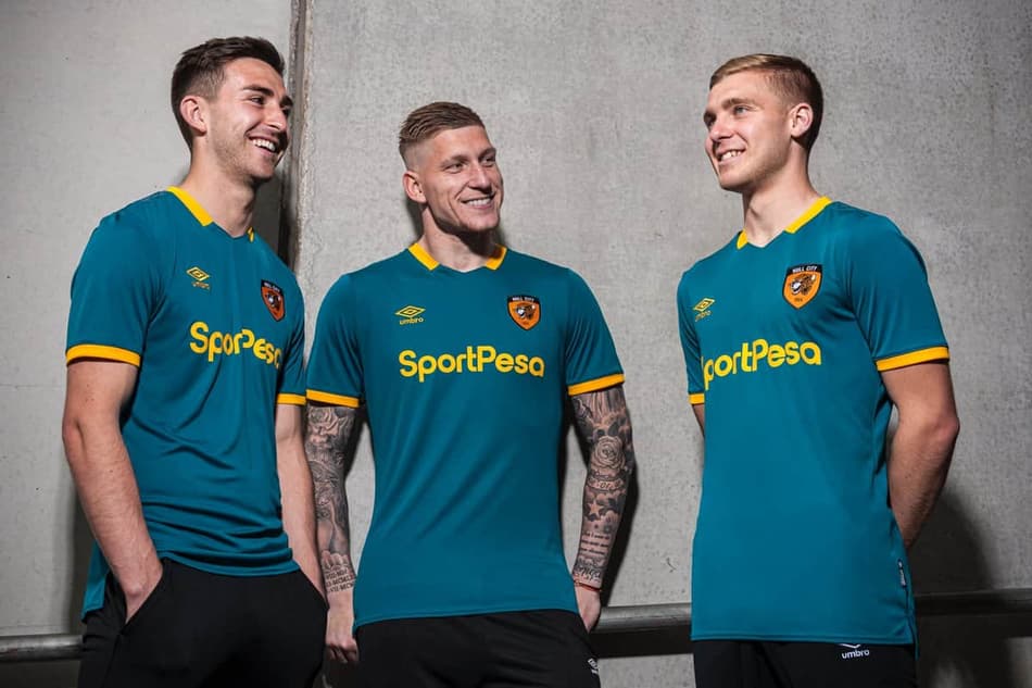 Após camisa ‘pele de tigre 2.0’, Hull City lança camisa com tributo a antigo estádio