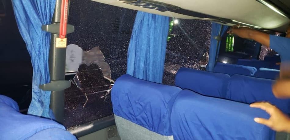 Após ônibus de clube ser apedrejado, clássico hondurenho é suspenso e briga entre torcidas resulta em mortes