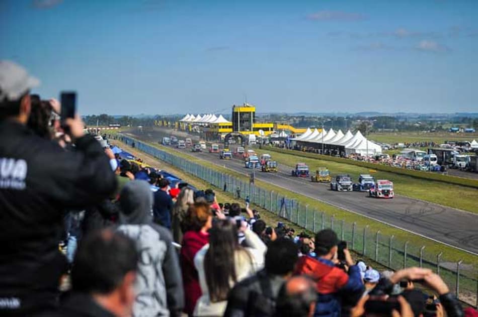 Na Copa Truck, Beto Monteiro e Paulo Salustiano vencem com casa cheia em Santa Cruz do Sul