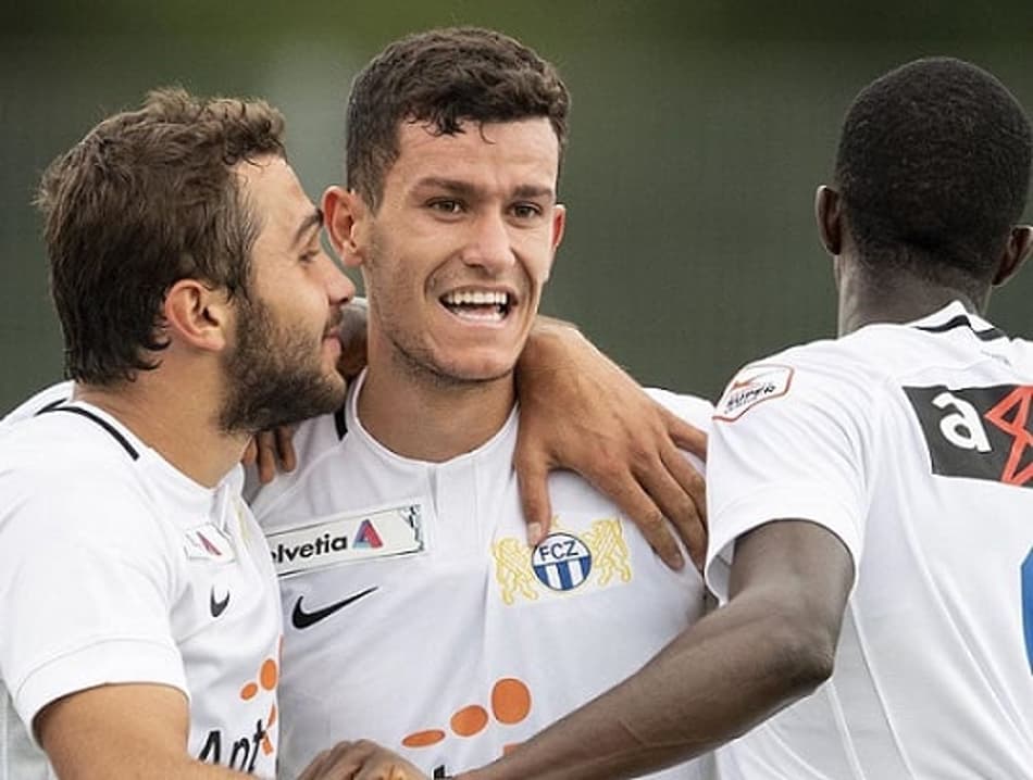Nathan, ex-Palmeiras, marca seu primeiro gol pelo Zurich, na Suíça