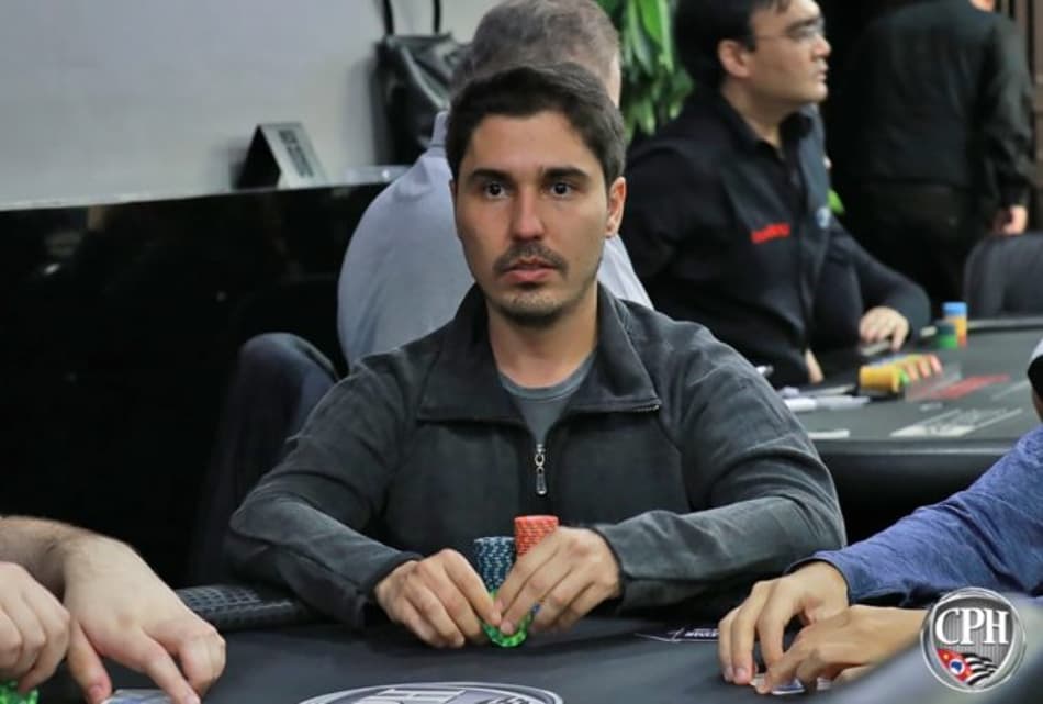 Chenaud lidera classificados para a final do Super High Roller do CPH