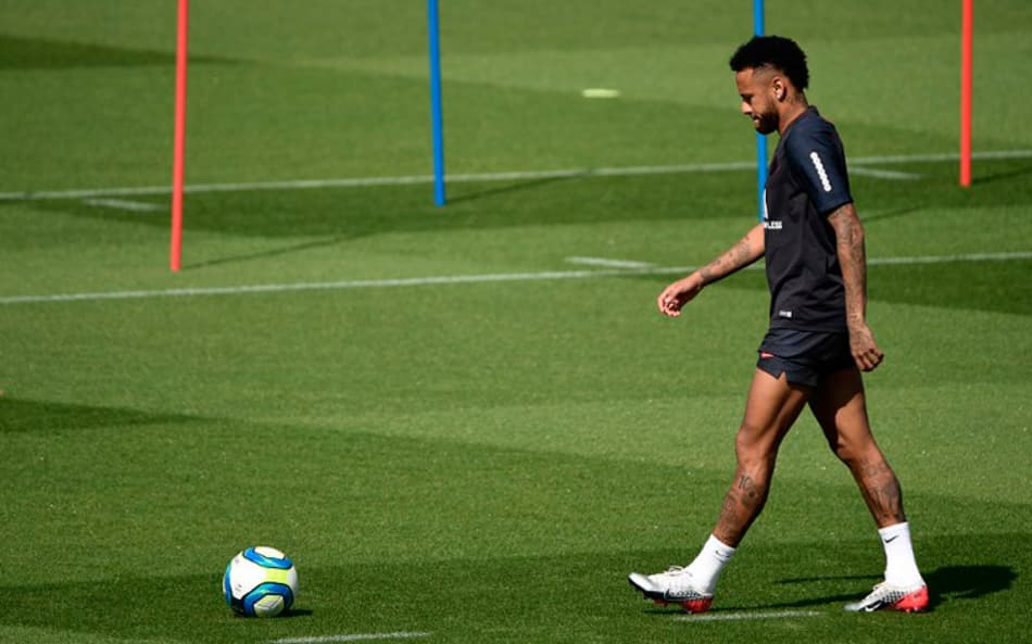 PSG teme protestos contra Neymar na estreia do brasileiro na temporada