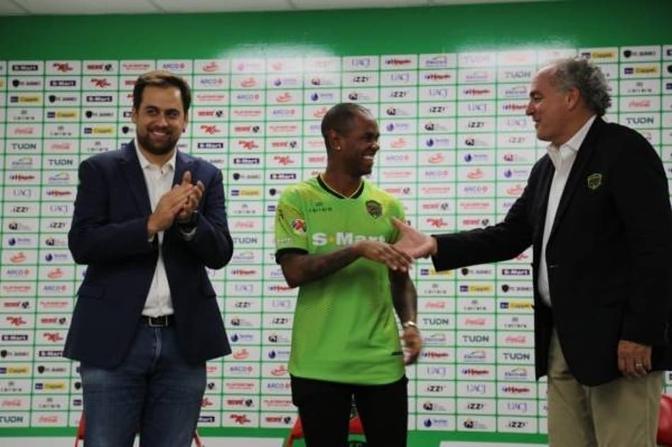 Saída de uruguaio 'montou' pacote de reforços para time europeu