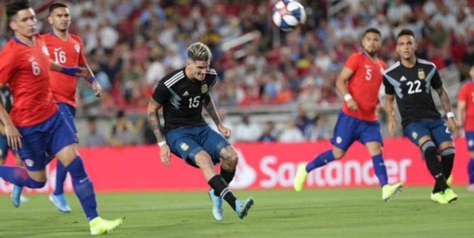 Em jogo disputado, Argentina e Chile empatam sem gols