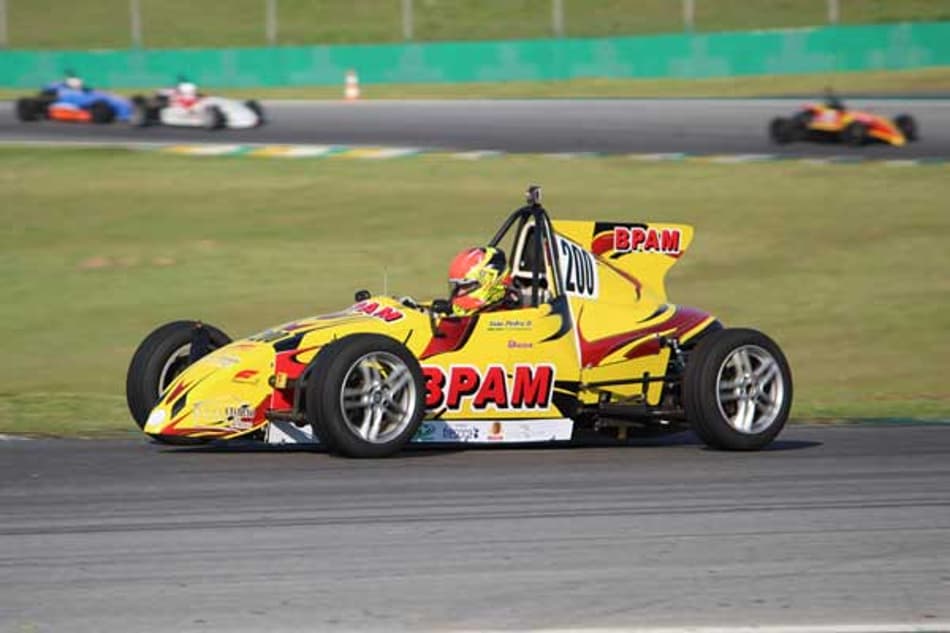 João Pedro Maia vence pela 7ª vez consecutiva e fatura o GP da Independência de Fórmula Vee