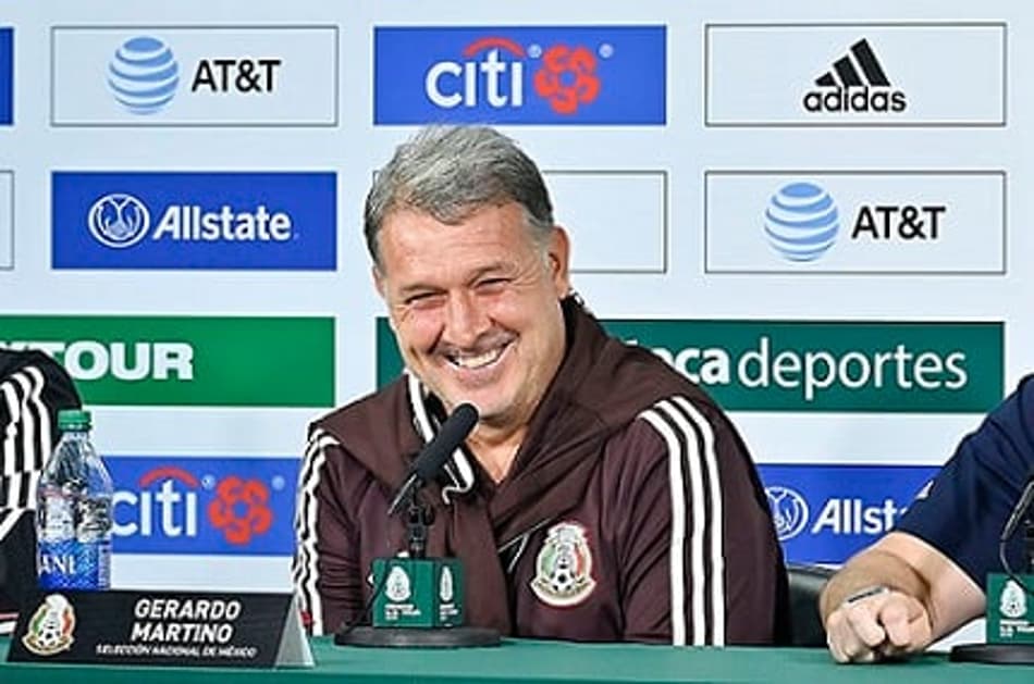 Torcida se revolta e pede saída de técnico da Seleção Mexicana