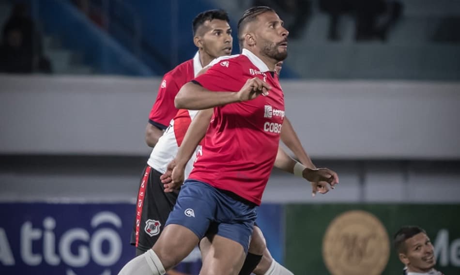Em nova realidade, atacante ex-Vasco e Santos busca sucesso na Bolívia