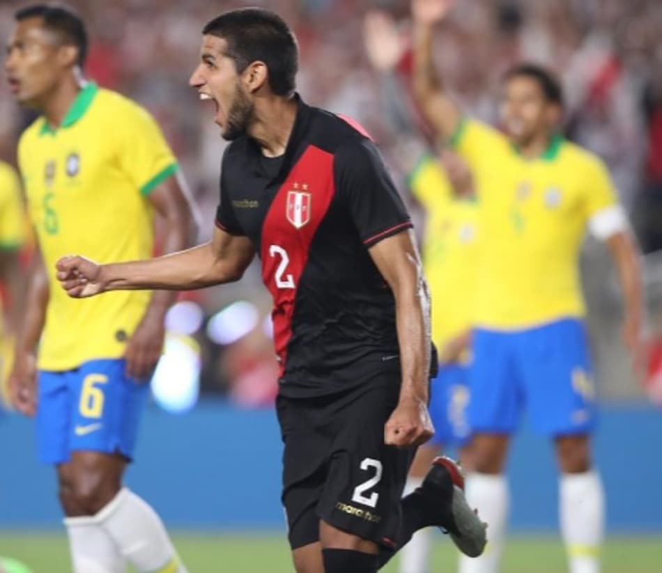 Time da La Liga negocia com time da América a contratação de zagueiro