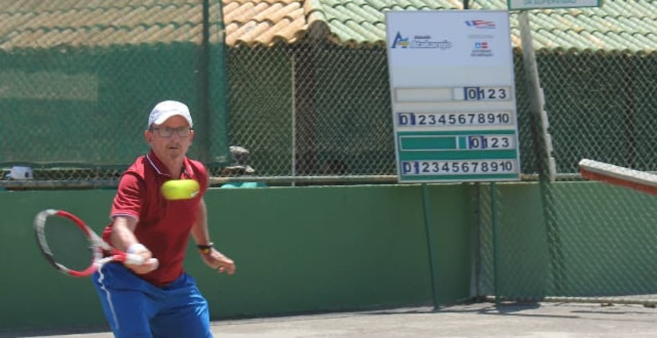 Uruguaio que venceu câncer vai à final em torneio mundial Seniors em Salvador