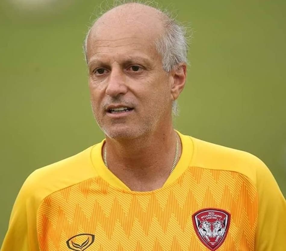 Treinador brasileiro participa de clássico que para a Tailândia