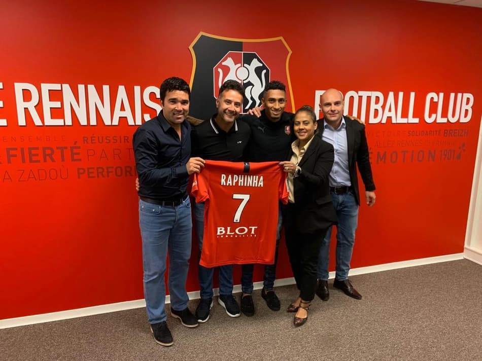 Deco aposta em Raphinha, jovem joia do Rennes: 'Tudo para ser um dos melhores'