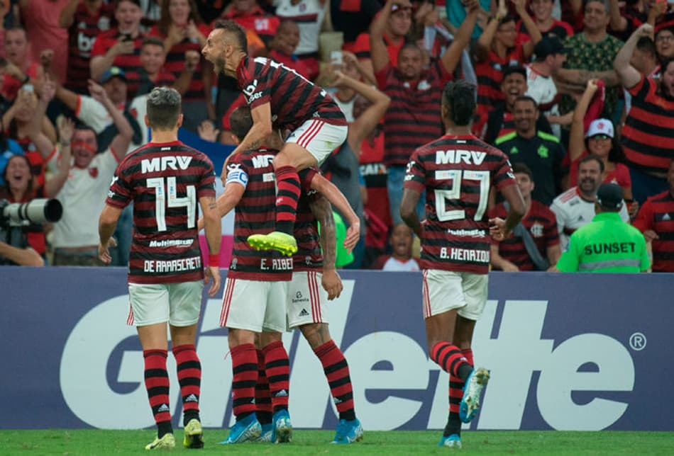 Diante do Cruzeiro, Flamengo busca maior série de vitórias no Brasileirão