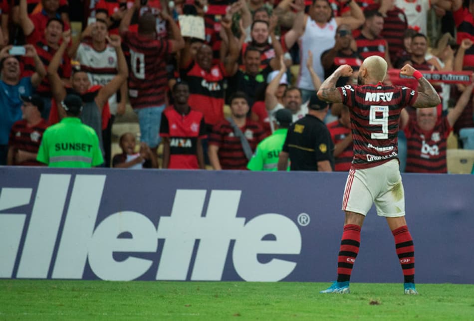 Talento e solidez levam Flamengo a turno perfeito no Maracanã