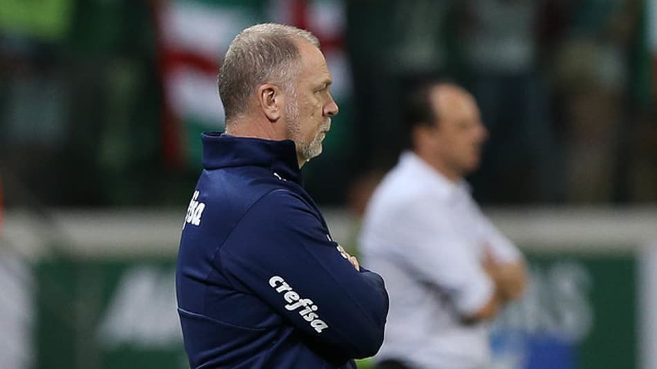 Mano elogia postura de volantes e cita 'perseguição' ao Flamengo