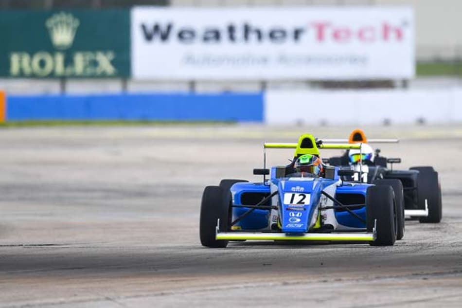 Kiko Porto sobe duas vezes ao pódio e disputa vice-liderança da F4 norte-americana