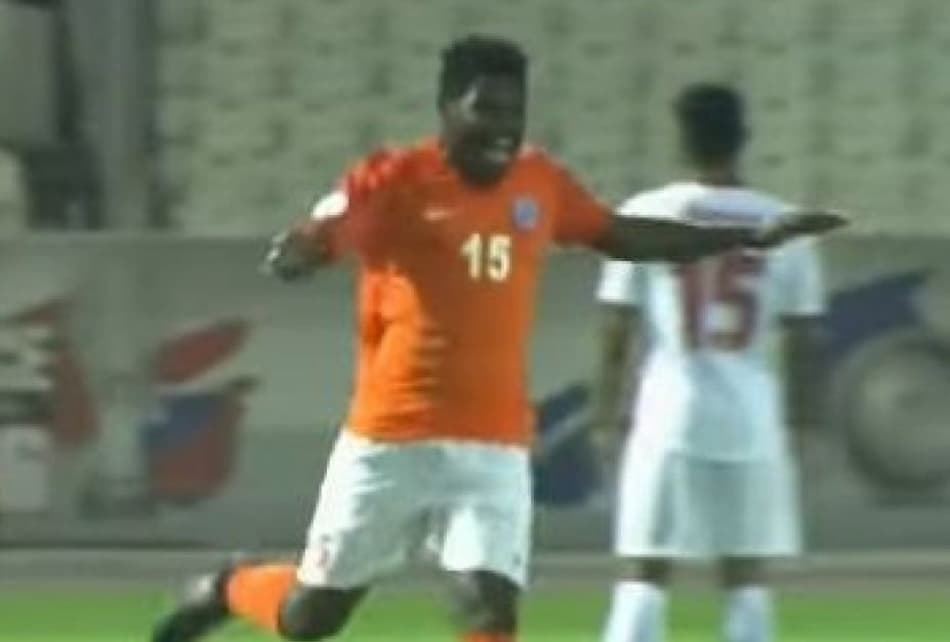 Bonito gol de ex-Flamengo e Bahia marca rodada de futebol no Oriente Médio