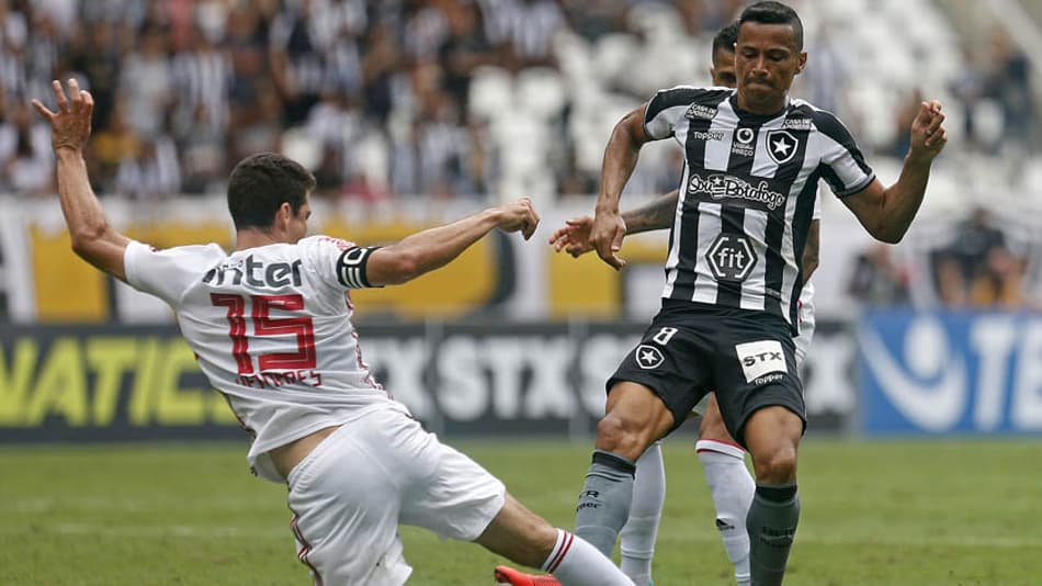 Falta de criatividade do Botafogo é determinante na derrota em casa