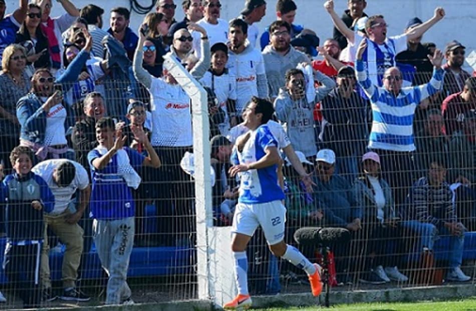 Em jogo histórico, Peñarol perde os 100% de aproveitamento no Uruguai