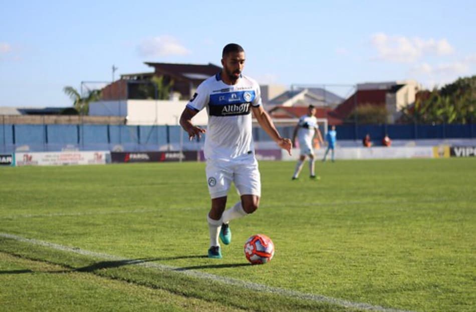 Paulinho celebra fase do Tubarão e boa sequência na equipe titular