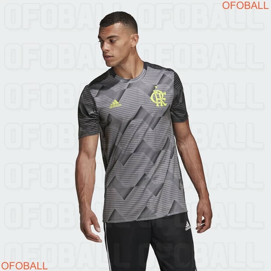 Nova camisa de aquecimento do Flamengo é revelada por página; saiba detalhes